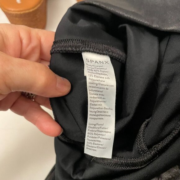 Spanx Quilted Faux Leather Shiny Moto Leggings Women's Size Large Black - Picture 7 of 13